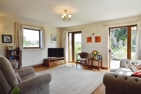 3 bedroom Detached house to let in Roestock Lane, Colney Heath, AL4