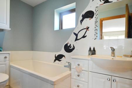 3 bedroom Detached house to let in Roestock Lane, Colney Heath, AL4