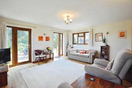 3 bedroom Detached house to let in Roestock Lane, Colney Heath, AL4