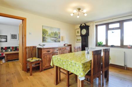 3 bedroom Detached house to let in Roestock Lane, Colney Heath, AL4