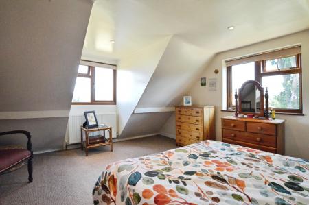 3 bedroom Detached house to let in Roestock Lane, Colney Heath, AL4