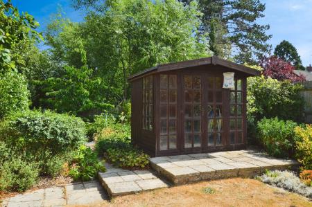 3 bedroom Detached house to let in Roestock Lane, Colney Heath, AL4