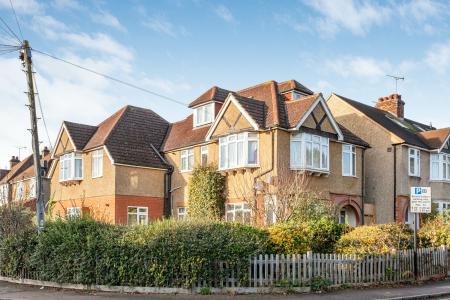 2 bedroom Flat to let in Sandridge Road, St Albans, AL1