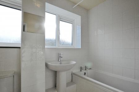 3 bedroom Flat to let in Tudor Road, St Albans, AL3