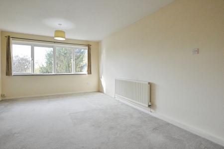 3 bedroom Flat to let in Tudor Road, St Albans, AL3
