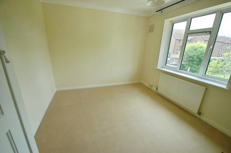 3 bedroom Semi-detached house to let in Hazelwood Drive, St Albans, AL4