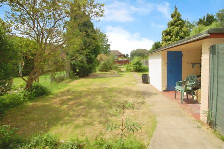 3 bedroom Semi-detached house to let in Hazelwood Drive, St Albans, AL4