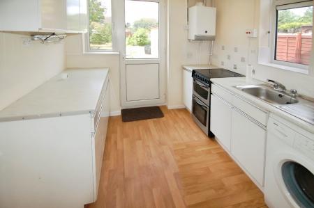 3 bedroom Semi-detached house to let in Hazelwood Drive, St Albans, AL4