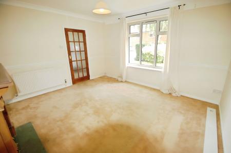 3 bedroom Semi-detached house to let in Hazelwood Drive, St Albans, AL4