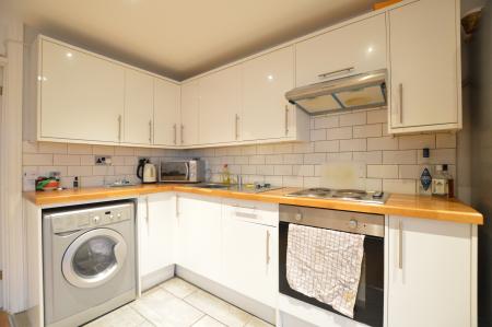 2 bedroom Flat to let in High Street, Potters Bar, EN6