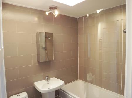 2 bedroom Flat to let in High Street, Potters Bar, EN6