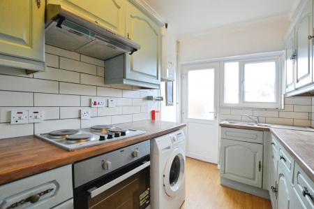 3 bedroom House to let in Harvey Road, London Colney, AL2