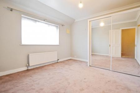 3 bedroom House to let in Harvey Road, London Colney, AL2