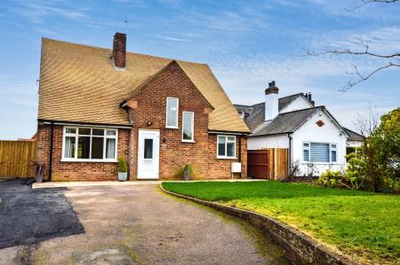 3 bedroom Detached house for sale in Oaklands Lane, St Albans, AL4