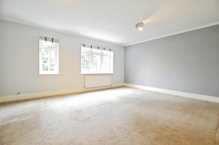 2 bedroom Flat to let in King Harry Lane, St Albans, AL3