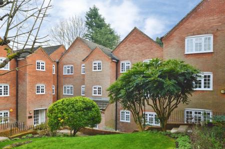 2 bedroom Flat to let in King Harry Lane, St Albans, AL3