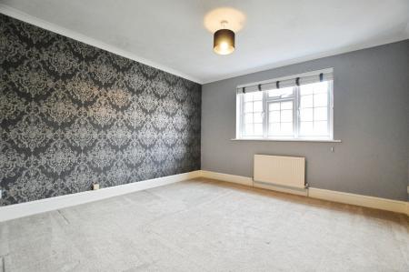 2 bedroom Flat to let in King Harry Lane, St Albans, AL3