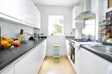 3 bedroom Semi-detached house to let in Cambridge Road, St Albans, AL1