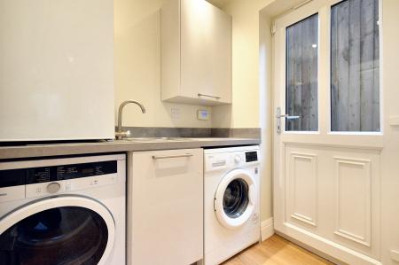 4 bedroom Detached house for sale in Wain Close, St Albans, AL1