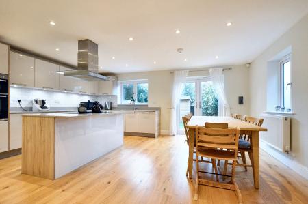 4 bedroom Detached house for sale in Wain Close, St Albans, AL1