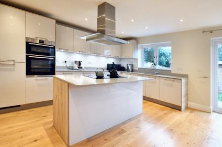 4 bedroom Detached house for sale in Wain Close, St Albans, AL1