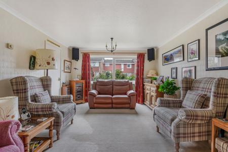 4 bedroom Detached house for sale in The Paddock, Hatfield, AL10