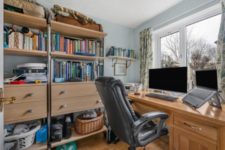 4 bedroom Detached house for sale in The Paddock, Hatfield, AL10