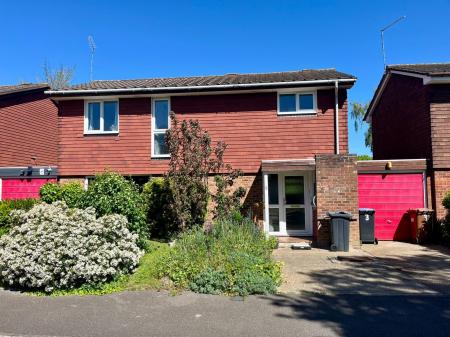 4 bedroom Detached house for sale in The Paddock, Hatfield, AL10
