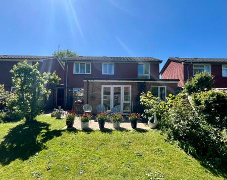 4 bedroom Detached house for sale in The Paddock, Hatfield, AL10