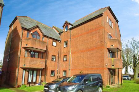2 bedroom Flat to let in Granville Road, St Albans, AL1