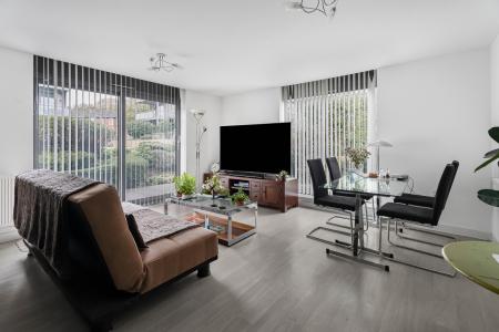 2 bedroom Flat for sale in Darwin Ct, Newsom Place, St Albans, AL1