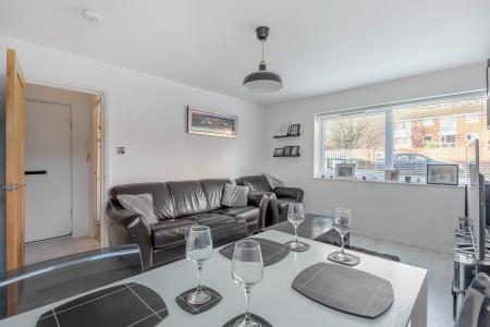 1 bedroom Flat to let in Cedar Court, St Albans, AL4