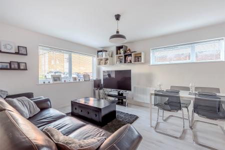 1 bedroom Flat to let in Cedar Court, St Albans, AL4
