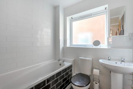 1 bedroom Flat to let in Cedar Court, St Albans, AL4