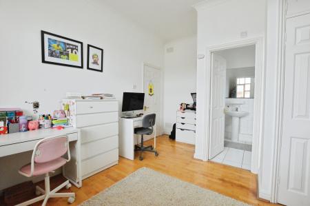 2 bedroom Flat to let in Lattimore Road, St Albans, AL1