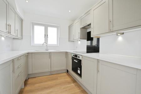 3 bedroom Detached house to let in Watford Road, St Albans, AL2