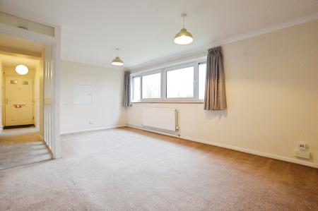 2 bedroom Flat to let in Riverside Road, St Albans, AL1