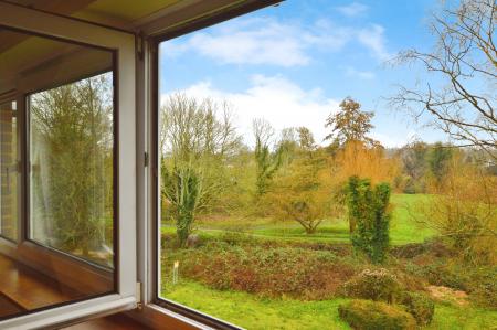 2 bedroom Flat to let in Riverside Road, St Albans, AL1