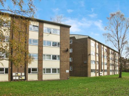 2 bedroom Flat to let in Riverside Road, St Albans, AL1