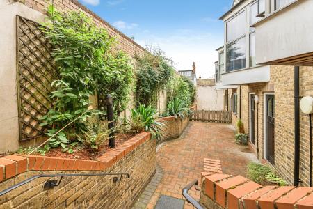 2 bedroom Flat to let in Lattimore Road, St Albans, AL1