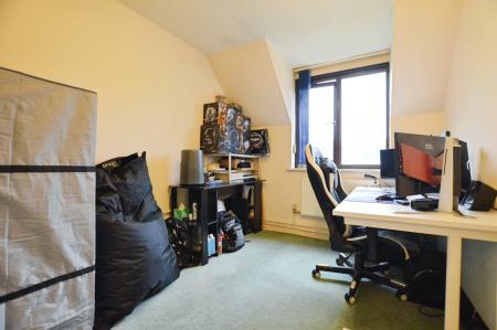 2 bedroom Maisonette to let in Newgate Close, St Albans, AL4