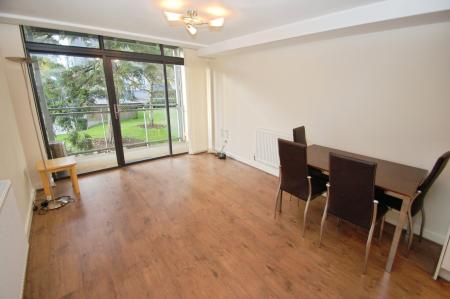 2 bedroom Flat to let in Newsom Place, St Albans, AL1