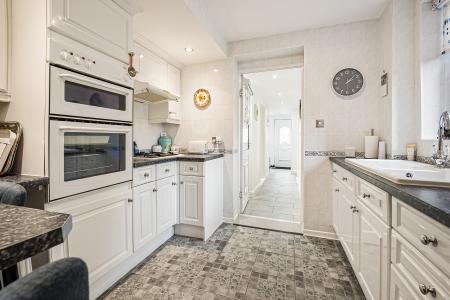 4 bedroom Semi-detached house for sale in Snatchup, Redbourn, AL3