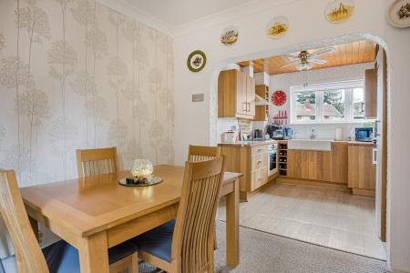 4 bedroom Semi-detached house for sale in Snatchup, Redbourn, AL3