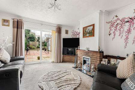 4 bedroom Semi-detached house for sale in Snatchup, Redbourn, AL3