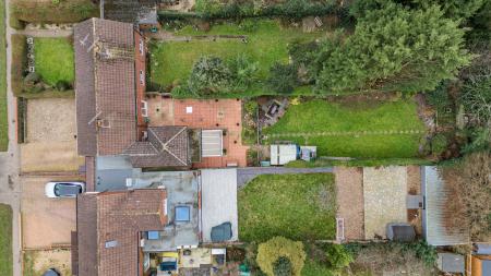 4 bedroom Semi-detached house for sale in Snatchup, Redbourn, AL3