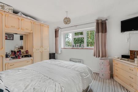 4 bedroom Semi-detached house for sale in Snatchup, Redbourn, AL3