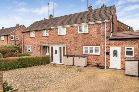 4 bedroom Semi-detached house for sale in Snatchup, Redbourn, AL3