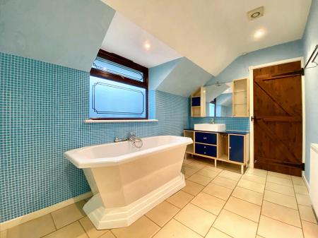 4 bedroom Detached house to let in Robbery Bottom Lane, Welwyn, AL6