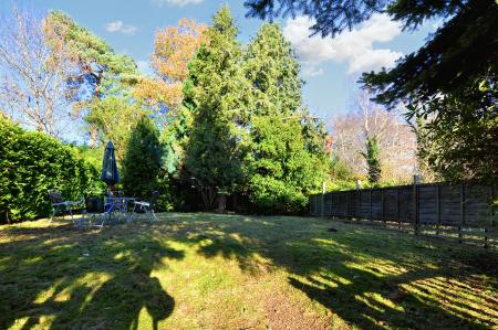 4 bedroom Detached house to let in Robbery Bottom Lane, Welwyn, AL6